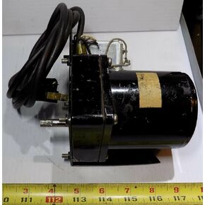 #US 3023 Induction 110 VAC 5/16" Dia Shaft 1:15 Gear Ratio in Kuwait