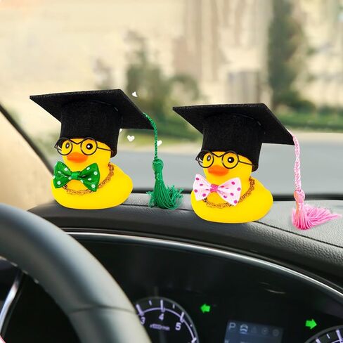 وونو المطاط بطة سيارة الحلي التخرج بطة لوحة سيارة الزينة مع قبعة التخرج وربطة القوس فيونكة in Saudi Arabia