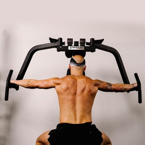 Titan Fitness Plate Fly Fly و Groend Delt Machine ، مصنفة 300 رطل ، وآلة تخصص في الجزء العلوي من الجسم ، والصدر ، والظهر ، والتدريب على الكتف in Kuwait