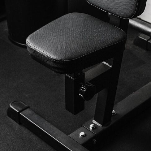 Titan Fitness Plate Fly Fly و Groend Delt Machine ، مصنفة 300 رطل ، وآلة تخصص في الجزء العلوي من الجسم ، والصدر ، والظهر ، والتدريب على الكتف in Kuwait