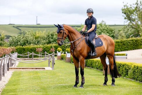 LeMieux Loire Close Contact Saddle Pad - Saddle Pads for Horses - Equestrian Riding Equipment and Accessories in Kuwait