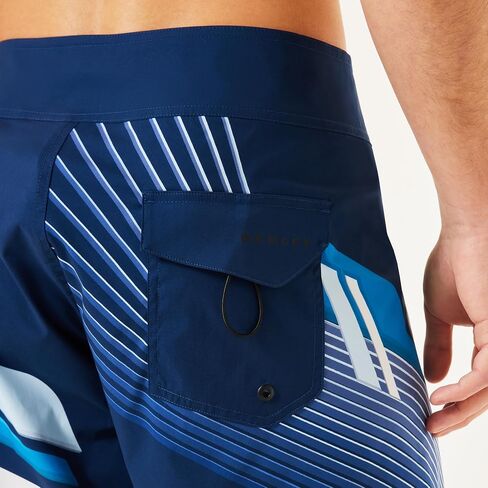 Oakley Men's Striped 19'' Boardshort in Saudi Arabia