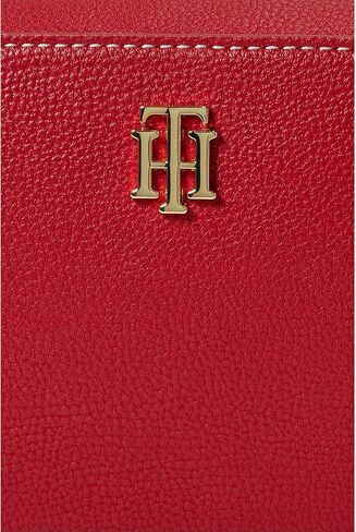 Tommy Hilfiger Adrienne II Camera Crossbody Pebble PVC White Greige مقاس واحد in Kuwait