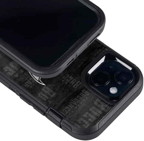 Skinit Skinit Phone Skin متوافق مع Otterbox Defender iPhone 15 - NFL Tampa Bay Buccaneers بالأبيض والرخص in Saudi Arabia