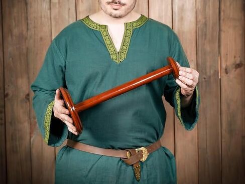 خوذة خشبية حامل روماني فايكنغ فايكنج شاشة عرض الصليبي شاشة تمبلار سبارتان كوزبلاي لارب فارس in Kuwait