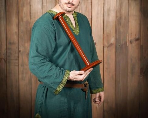 خوذة خشبية حامل روماني فايكنغ فايكنج شاشة عرض الصليبي شاشة تمبلار سبارتان كوزبلاي لارب فارس in Kuwait