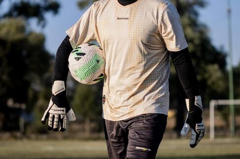 Supremo 3 Professional Goalkeeper Gloves – Unisex Hybrid Roll-Negative Cut, 3.5 mm German Latex Prime Grip Palm, Outlast® Temperature-Regulating Backhand, Punching Zone & Extended Palm in Kuwait