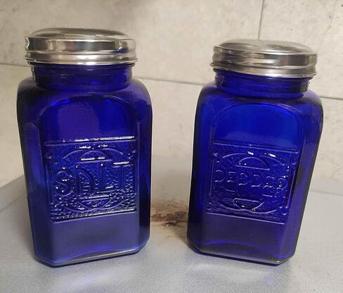 Depression Style Glass Salt and Pepper Shakers (Green) in Kuwait