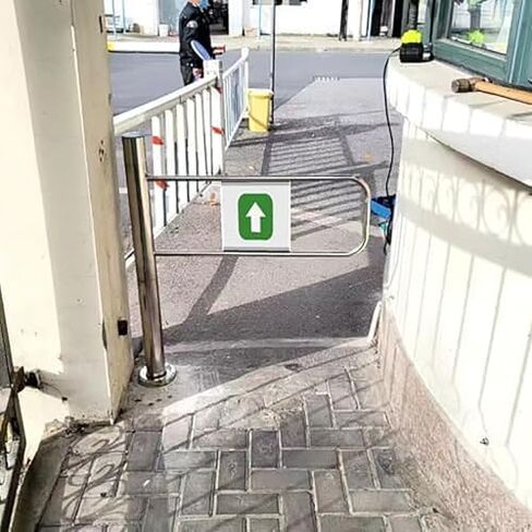 Automatic Rebound Swing Gate - Stainless Steel One-Way Door for Supermarkets, 90° Opening Safety Barrier, Manual Hand-Push Design for Secure Entrances in Saudi Arabia
