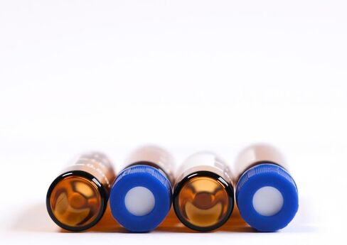 2ml Autosampler Vials, HPLC GC Vials Laboratory use,Amber, 9-425 Screw neck with PTFE/Silicone Septa, Writing Area and Graduations, Borosilicate Glass, 100-Pack in Saudi Arabia