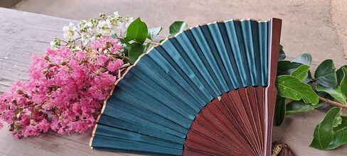 خوخ حبيبي المصنوع يدويًا معجبيًا يدويًا - رفيقك الصيفي المثالي. ابق باردًا في الأناقة مع لمسة من الأناقة الاستوائية. in Kuwait