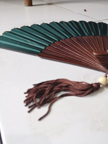 خوخ حبيبي المصنوع يدويًا معجبيًا يدويًا - رفيقك الصيفي المثالي. ابق باردًا في الأناقة مع لمسة من الأناقة الاستوائية. in Kuwait