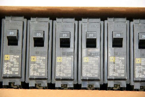Box of 10 Square D HOM120 plug-on Circuit breakers 1 pole 20A 120-240V in Saudi Arabia