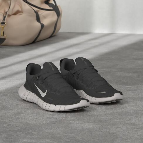 Nike Women's Free Run 5.0 Running Shoes, Pure Platinum/Metallic Silver/Ghost, Size 7.5 in Saudi Arabia