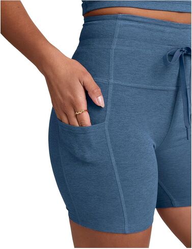 ما وراء Yoga Women's Spacedye Go Pocket 5 "قصيرة in Kuwait