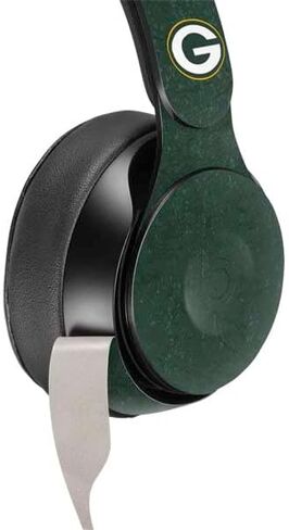 Skinit Skinit Audio Audio Skin متوافق مع Beats Solo Pro - NFL Green Bay Packers مرخص رسميًا in Kuwait