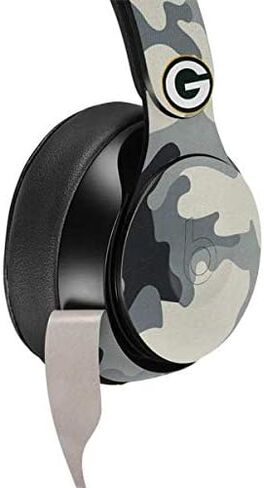 Skinit Skinit Audio Audio Skin متوافق مع Beats Solo Pro - NFL Green Bay Packers مرخص رسميًا in Kuwait