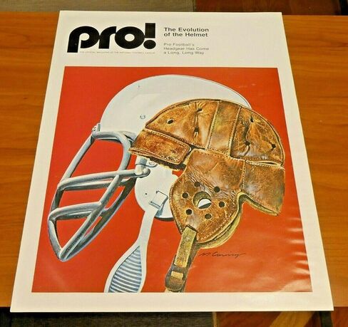 1974 ملصق برنامج Pro Football Magazine Cover Evolution of the Helment - NFL Programs in Saudi Arabia