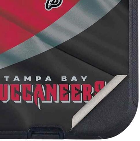 Skinit Skinit Phone Skin متوافق مع Otterbox Defender iPhone 13 Pro - تصميم NFL Tampa Bay Buccaneers رسميًا in Saudi Arabia