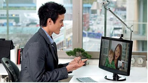 Microsoft LifeCam Studio for Business with built-in noise cancelling Microphone, Auto-Focus, Light Correction, USB Connectivity, for Microsoft Teams/Zoom,compatible with Windows 8/10/11/Mac in Kuwait