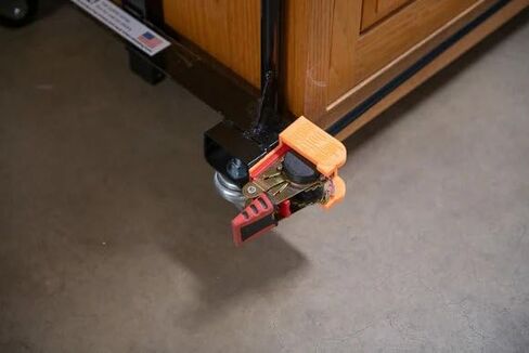 أندرسون بندقية آمنة دوللي 1600 رطل. السعة/الصلب الثقيل/3 بوصة العجلات/أحزمة السقاطة القابلة للسحب/إطار مبطن/مصنوعة في الولايات المتحدة الأمريكية in Kuwait