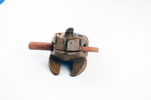 الضفدع Guiro Wood Block Musical Musical Musical Musical Size Perform Natural Wood Güiro Frog. (5.5 بوصات -4.0 سم.) in Kuwait