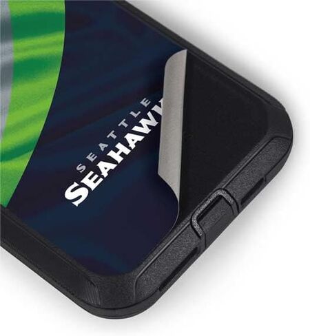 Skinit Skinit Skin Concervated مع Otterbox Defender iPhone 11 Case - تصميم NFL Seattle Seahawks المرخص رسميًا in Saudi Arabia
