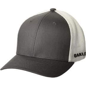 Oakley Standard Golf Cresting Trucker Hat in Kuwait