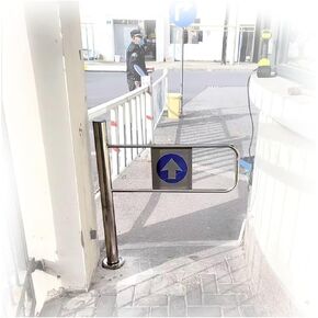 الباب الثقيل في اتجاه واحد للمعادن المدخل المتأرجحة ، بعرض 50-100 سم ، بوابة حاجز نصف متينة لمراكز التسوق ، والتحكم الآمن في الوصول ، H 100cm-W 100cm (39 3/8 ") in Kuwait