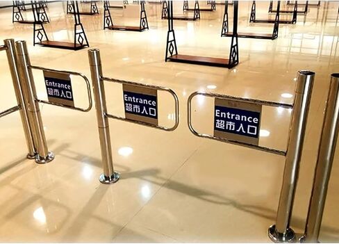 بوابة التأرجح التلقائية للارتداد لمحلات السوبر ماركت والمكتبات - الفولاذ المقاوم للصدأ متين ، وتصميم دفعة اليد في اتجاه واحد ، ومثالية للممرات والمتاجر (80 × 97 سم) in Kuwait