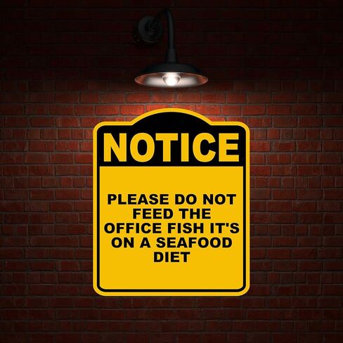 يرجى عدم إطعام أسماك المكتب على نظام غذائي للمأكولات البحرية إشعار بالألومنيوم الأسود الأصفر علامة 8.5 × 10 بوصات in Kuwait