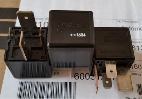 V23134-J52-D642 V23134-J59-X431 (V7-1A-12V-70A) RELAY 4PINS RELAY BASE 1PC (قاعدة الترحيل) in Kuwait