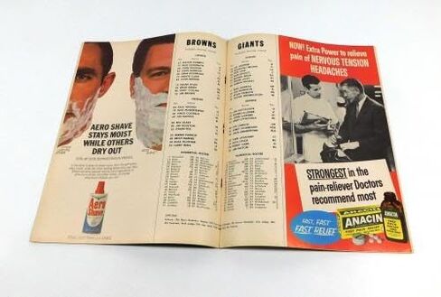 1965 عمالقة نيويورك في برنامج كليفلاند براونز لكرة القدم NFL 11-14-65-برامج اتحاد كرة القدم الأميركي in Saudi Arabia