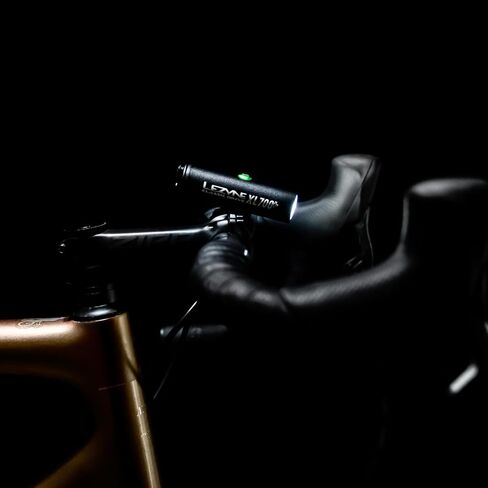 Lezyne Classic Drive 700XL Bicycle USB القابلة لإعادة الشحن IPX7 أبيض LED الضوء الأمامي مع أوضاع صلبة وفلاش متعددة | متكامل حزام متعدد الاستخدامات متوافق مع المقاود ، 700 شراء in Kuwait