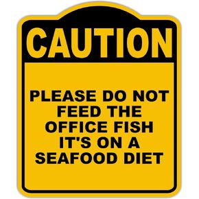 يرجى عدم إطعام أسماك المكتب على نظام غذائي للمأكولات البحرية تحذير علامة ألومنيوم أسود صفراء in Kuwait