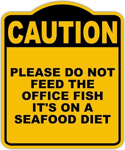 يرجى عدم إطعام أسماك المكتب على نظام غذائي للمأكولات البحرية تحذير علامة ألومنيوم أسود صفراء in Kuwait