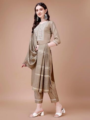 طقم كورتي حريمي 3/4 كم برقبة دائرية على شكل حرف A مع دوباتا in Kuwait