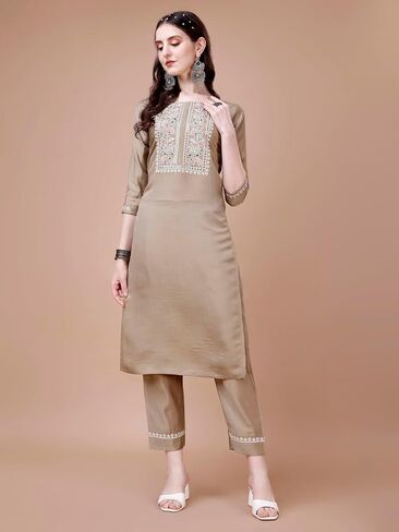 طقم كورتي حريمي 3/4 كم برقبة دائرية على شكل حرف A مع دوباتا in Kuwait