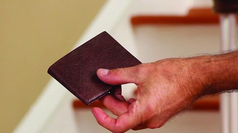 محفظة Dura Wallet Slim RFID Blocking للرجال من BulbHead - تتضمن محفظة بنية واحدة - كما تظهر على شاشة التلفزيون - أقل حجمًا من المحفظة القياسية in Kuwait