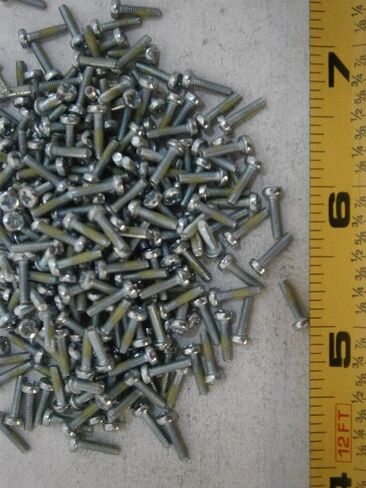 حزمة جديدة من مسامير الماكينة M2 × 8 Phillips Pan Head Steel Ttertipent w/patch الكثير من 75#3356 متعددة الأغراض مجموعة متشددة أجهزة شاملة Wnynenh04281 in Saudi Arabia