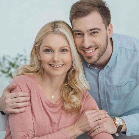 هدية إلى قلادة أمي صديقي، قلادة من الفضة الإسترلينية لا نهاية لها لأم صديقها، هدايا عيد ميلاد الأم للأصدقاء والأم من صديقة in Kuwait