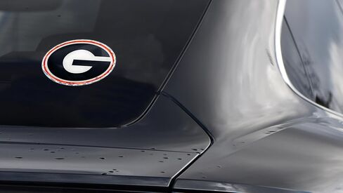 Elektroplate Officially Licensed University of Georgia Black/Red Reflective Decal | Premium 3D Doming All Weather Sticker for Car, Water Bottle, Laptop, Tablet, Window, Cooler, Phone | Made in the USA in Saudi Arabia
