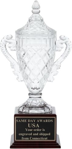 Rosewood Crystal Trophy Cup - جائزة كريستال محفورة أنيقة على قاعدة خشبية صلبة مع صفيحة نحاسية - هدية التعرف الفاخرة للبطولات الرياضية للرياضة والتقاعد in Kuwait