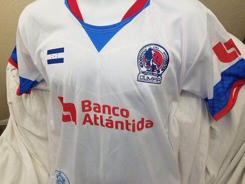 Camisa Blanca Olimpia de Honduras La Camisa de Los Leones Monarcas de Tu Pais con 39 Titulos, Logo Bordado y Bandera Grabada in Saudi Arabia