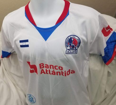 Camisa Blanca Olimpia de Honduras La Camisa de Los Leones Monarcas de Tu Pais con 39 Titulos, Logo Bordado y Bandera Grabada in Saudi Arabia