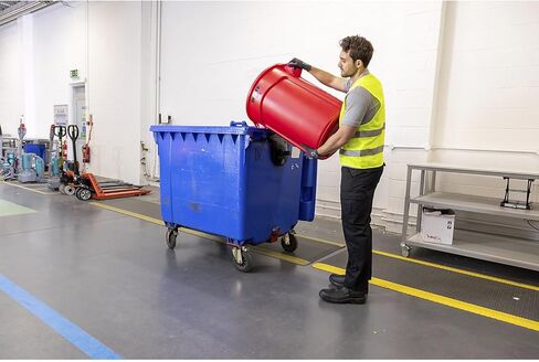 حاوية غاشمة في Rubbermaid Round Round Round ، 32 جالًا ، بلاستيك ، أحمر in Saudi Arabia