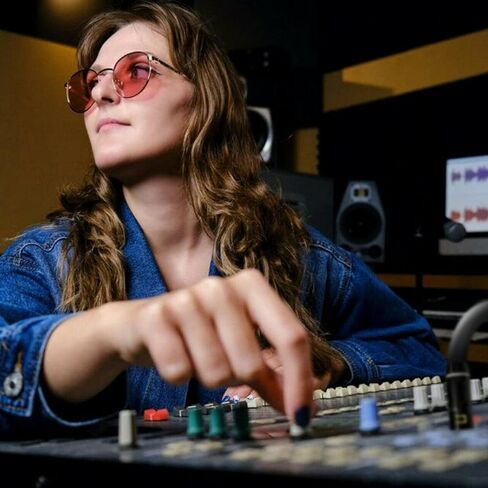 COLUBER CABLE Right Angle XLR Female to RCA Male - 6 Feet - Red - Pro 3-Pin Microphone Connector for Powered Speakers, Audio Interface or Mixer for Live Performance & Recording in Kuwait