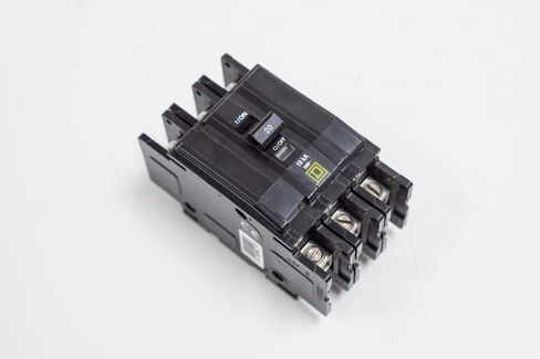مربع D QOU330 قاطع الدائرة المصغرة 240V/30A/3-POLE in Kuwait