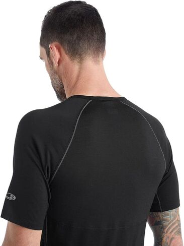 قميص Icebreaker Merino الرجالي ذو قاعدة خفيفة الوزن وأكمام قصيرة ورقبة دائرية، طبقات من صوف ميرينو المضاد للحكة in Kuwait