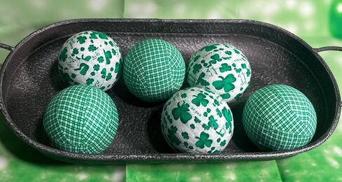 كرات مغلفة بنسيج Plaid N Clovers St Patricks Day - مجموعة من الجرم السماوي لحشو وعاء الجاموس الأخضر ووعاء النفل in Saudi Arabia